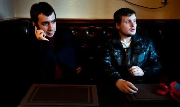 Njëri avokat e tjetri ekonomist – Kush janë dy rusët që e mashtruan Kurtin dhe ekipin e tij