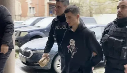 Nën pranga dërgohet në Gjykatë i dyshuari për vrasjen tragjike të 19-vjeçarit në Vushtrri