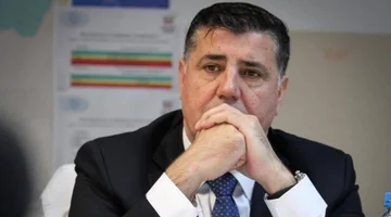 Dy fytyrat e Lutfi Hazirit: Mes “unitetit” pranë Abdixhikut dhe ambicies për ta drejtuar LDK-në