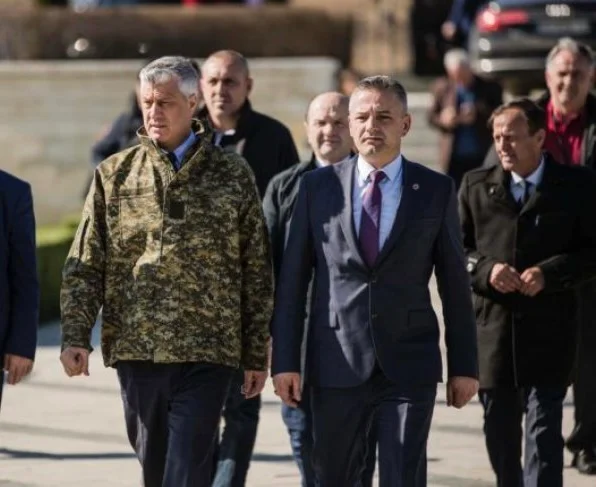 “S’mund të flas” – Veproi sikurse Kurti, Bekim Jashari nuk tregon pse e injoroi varrimin e babait të Hashim Thaçit