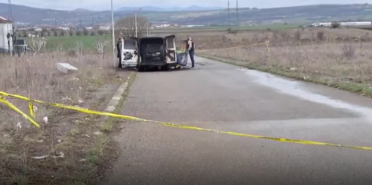 Gjendet e djegur në Hajvali, makina me të cilin dyshohet se po udhëtonin grabitësit e armatosur