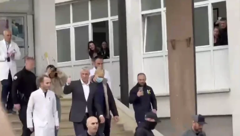 Flet tekniku i Radiologjisë: EULEX s’na linte të flasim me Thaçin, vetëm përshëndetje