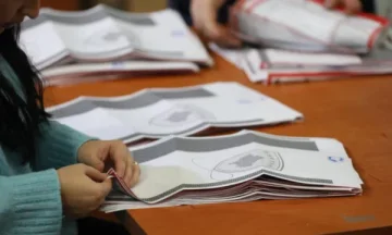 Numërimi i votave me postë shkon mbi 25%, këto janë rezultatet