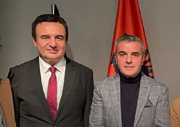 E rëndë: Kandidati për deputet e VV-së i quan lajme të mira problemet shëndetësore të Thaçit dhe zgjatjen e paraburgimit