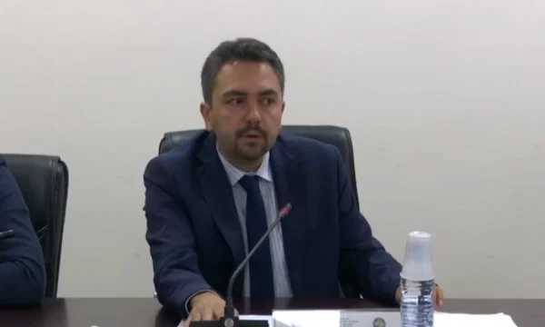 Radoniqi: Qendrat e votimit janë hapur në kohë, nuk ka parregullësi