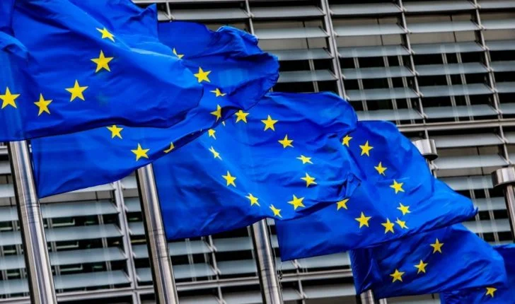 Raporti i KE-së për Kosovën kërkon zbatimin e marrëveshjeve për normalizimin e marrëdhënieve me Serbinë