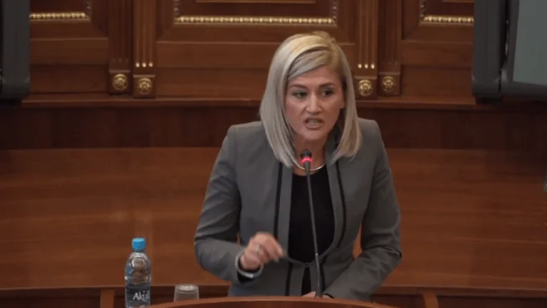 Kusari postoi linkun grek për t’i mëshuar Tiranës (Detaje)