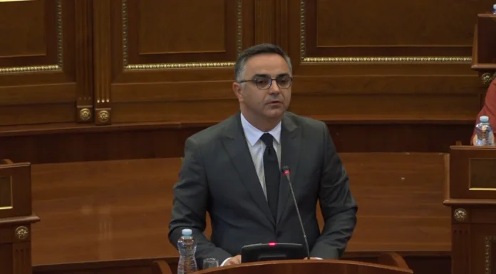 Tahiri thotë se në Kuvend po bëhet “kontrabandë me ligje”: Po ndodh puç parlamentar