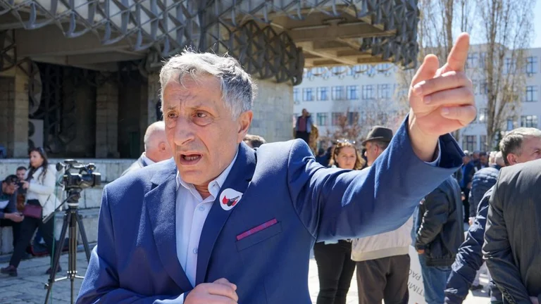 Qeveria plan t’ua ndalë pagat grevistëve, Jasharaj për Periskopin: Skandal i tmerrshëm, uroj të jetë vendim nën emocione