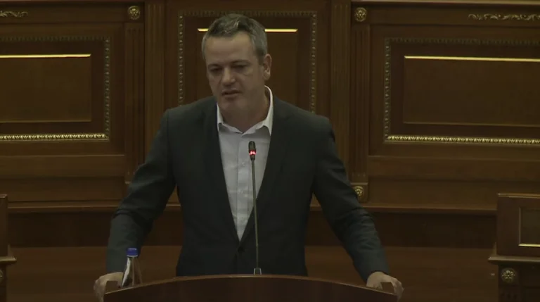 Arben Gashi për Kurtin: I paaftë, i dështuar, i korruptuar e skandaloz – nuk e meriton të jesh as një ditë Kryeministër