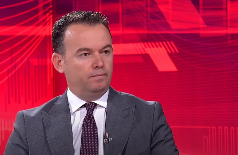 Dëshmi që Ministri Peci ushtroi ndikim e presion të madh drejt zyrtarëve të lartë të tij për çështjen e granteve
