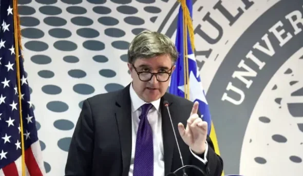 “Shfrytëzoni mundësitë…” – Mesazhet e qarta të O’Brien gjatë qëndrimit të tij dje në Kosovë