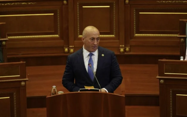 Haradinaj në Kuvend: Kurti po lanë borxh, është spiun i tyre