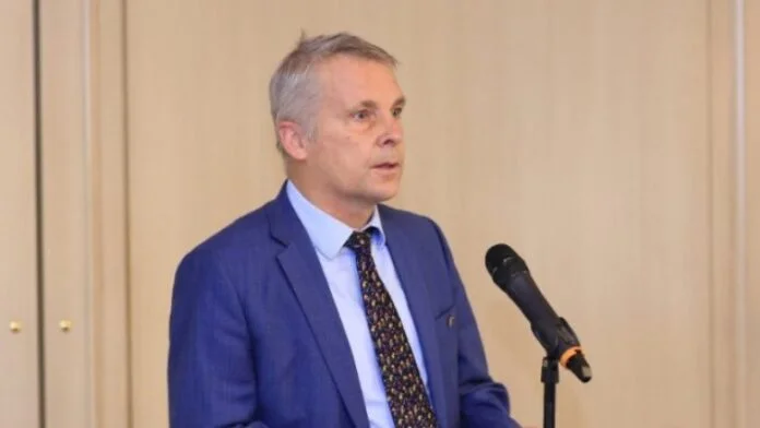 “Alarmante, nevojitet kthesë”-Reagon ambasadori gjerman pasi Kosova ra për 19 vende në indeksin e lirisë së mediave