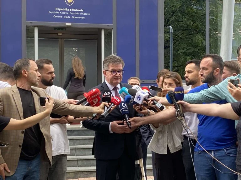 Lajçak nuk e tregon datën: Jemi marrë vesh për një takim …