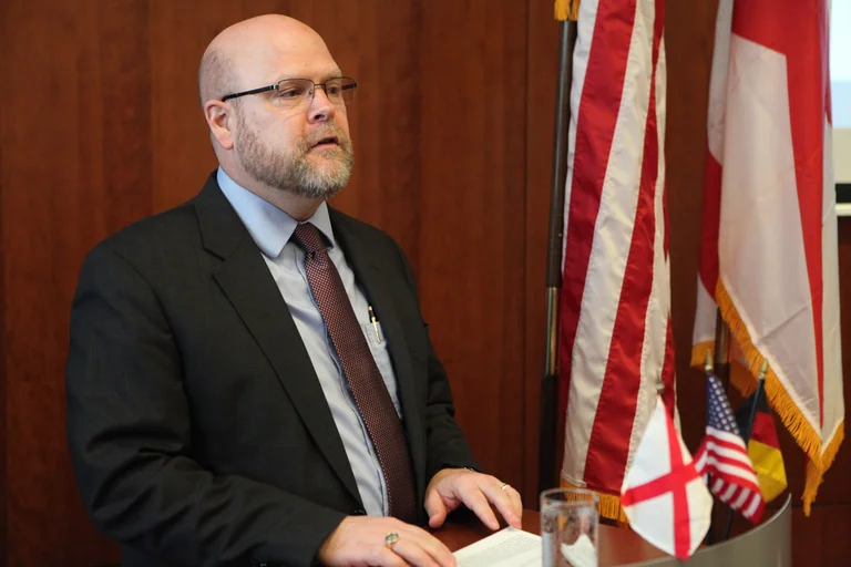 Ambasadori amerikan: Nuk është sekret që Amerika ka shqetësime për disa zgjidhje politike të bëra nga Qeveria Kurti