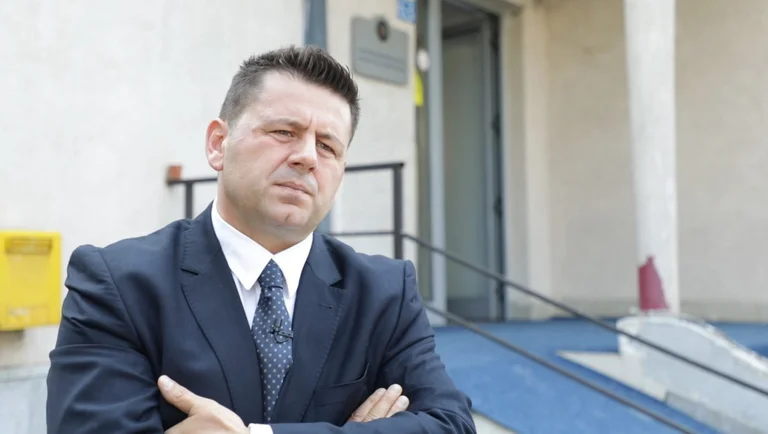 Berisha për deklaratat e Rilind Gërvalles: Përdorimi i institucioneve të sigurisë kundër mediave është i papranueshëm