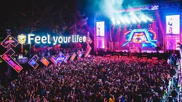 E dashura e Romeo Beckham vjen në Sunny Hill Festival si DJ