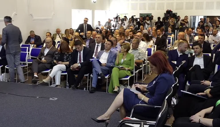 Opozita propozon sërish të tërhiqen nga rendi i ditës tri Projektligje që u kontestuan edhe nga ndërkombëtarët
