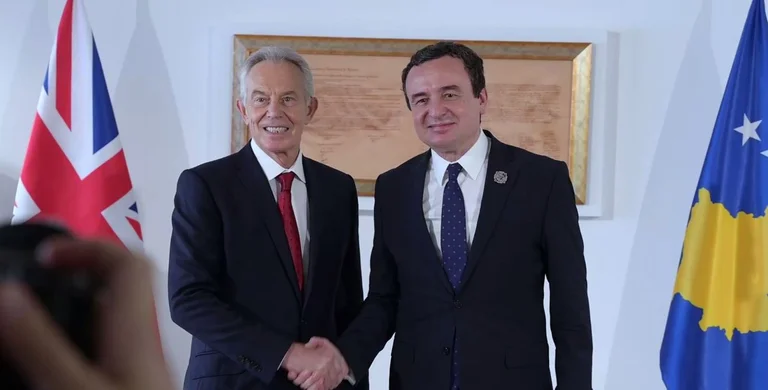 Kurti, Blairit: Ndihemi të nderuar me prezencën tuaj, gjatë fjalimit tuaj s’kishte pozitë-opozitë