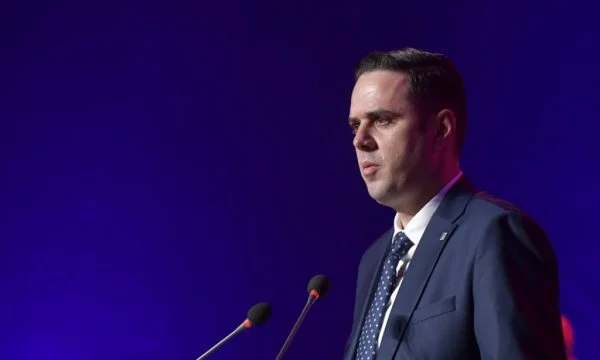 Abdixhiku për shaminë: S’merrem me tema irelevante që i prodhon Kurti për ta mbuluar paaftësinë