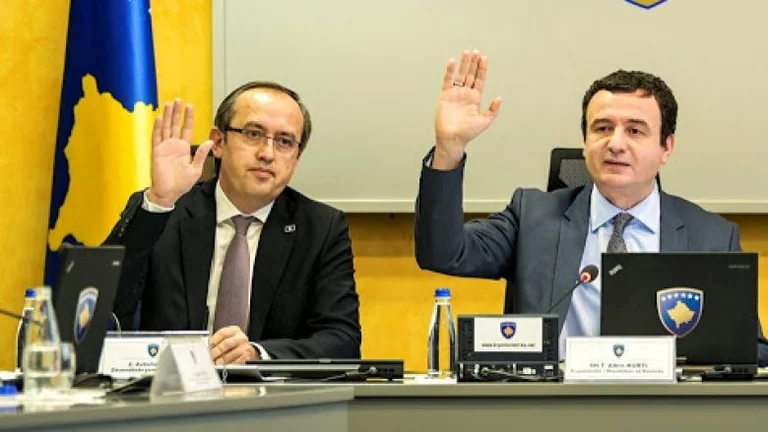 Avdullah Hoti ‘mbronë pak’ Thaçin e Mustafën: Marrëveshja e Kurtit përmban autonomi për serbët