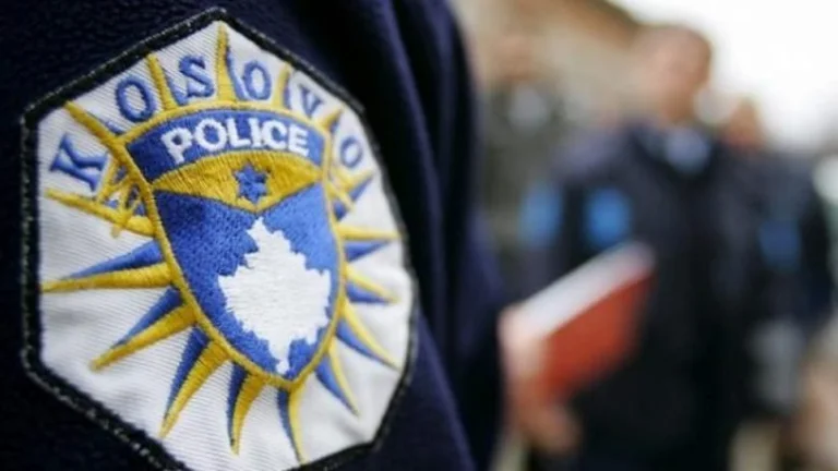 Digjet një veturë në veri, dyshohet se është e një hetuesi policor