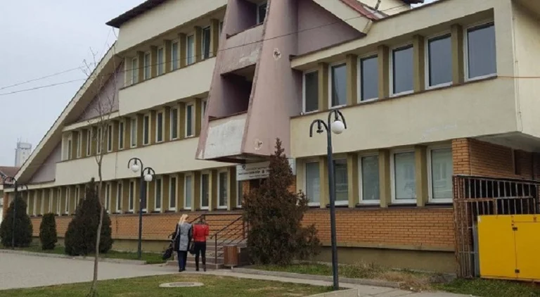 Sulmohet infermieri në QKMF-në e Podujevës