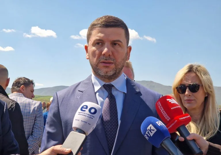 Krasniqi e quan Masakrën e Rezallës krim gjenocidal serb
