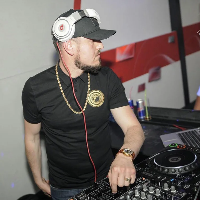 Ky është Dj i njohur kosovar që mbeti i vdekur si pasojë e aksidentit me Ferrari në Itali