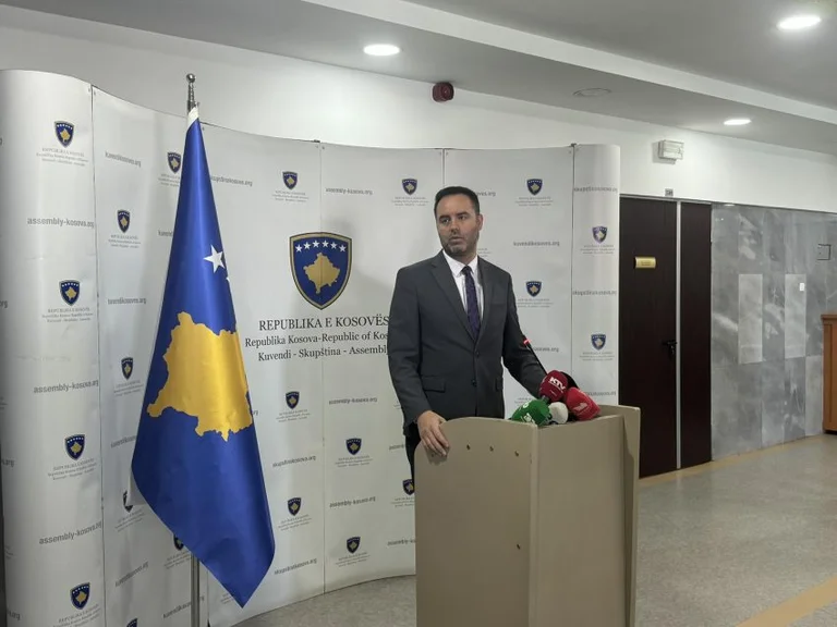 Hipokrizia e Konjufcës, VV i saboton, ai thotë se është pro themelimit të Komisioneve Hetimore
