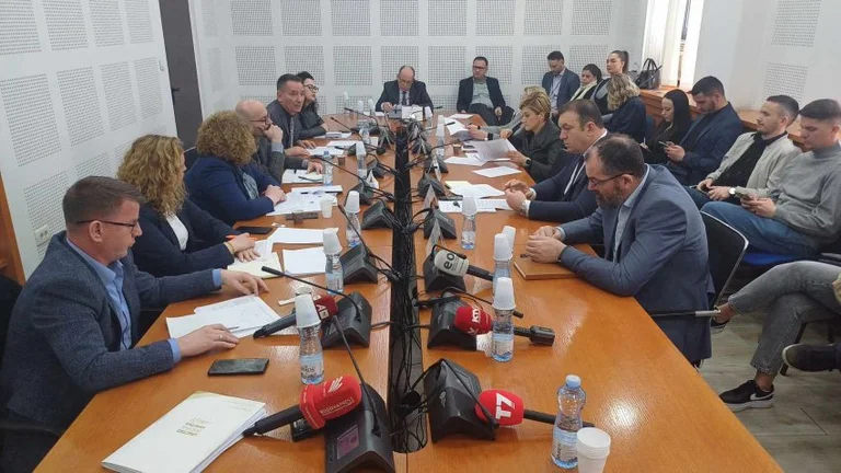 Opozita përplaset me Rozeta Hajdarin, shkak inspektorët e tregut