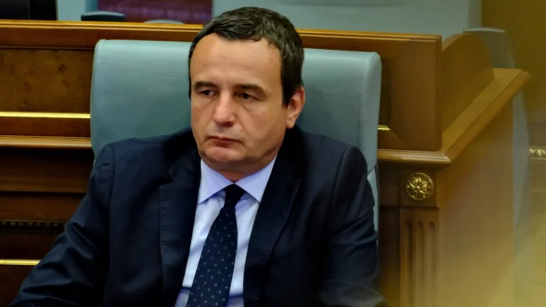 Kurti ndan nga 50 euro vitra për sektorin publik, privatët me gishta në gojë