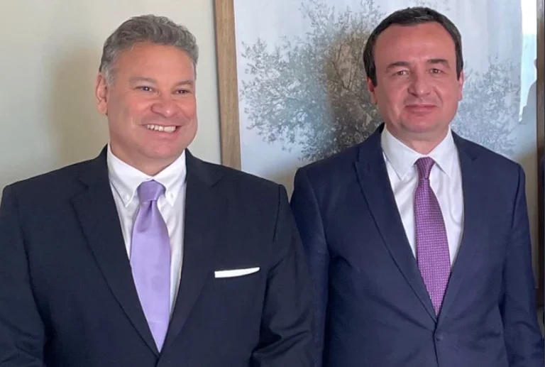 “Me Kurtin kemi problem me komunikim”- Si Escobar i “mëshoi shuplakë” Kurtit dje përmes deklaratave
