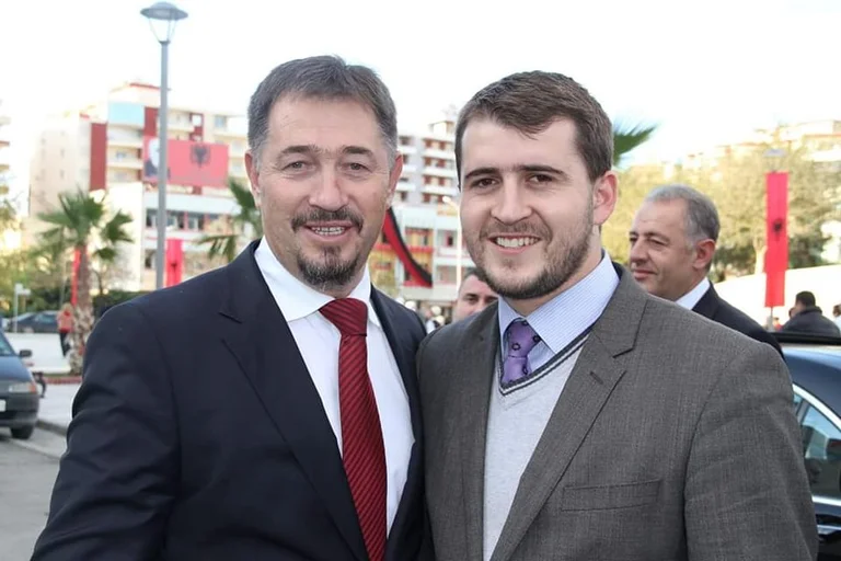 Mërgim Lushtaku flet pasi babai i tij, Sami Lushtaku, u ndalua nga policia e Gjykatës Speciale