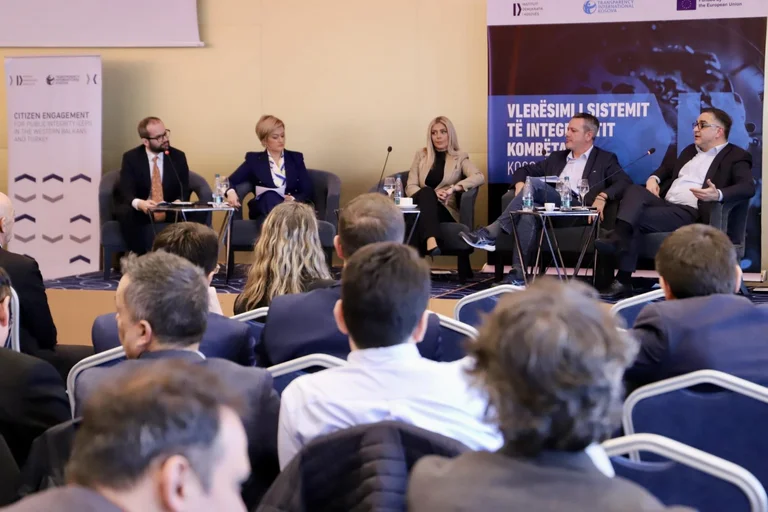 VV-ja thotë se ka rënie të korrupsionit, opozita ia përmend ndërhyrjet e ligjet anti-Kushtetuese