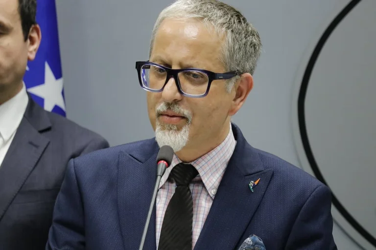 Deputeti i VV’së i kërkon dorëheqjen ministrit Vitia: Është shumë të qëndrosh deri në tetor