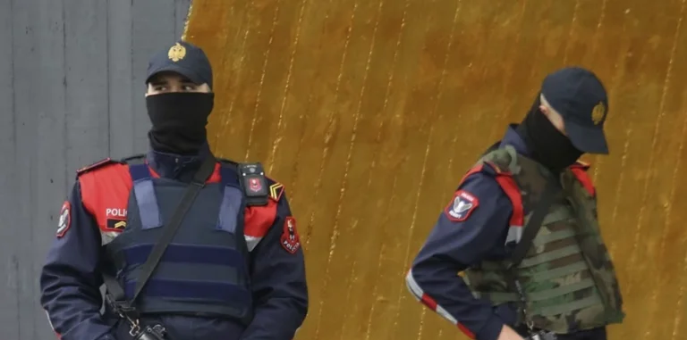 Policia në Shqipëri arreston tre kosovarë pasi iu gjet sasi eksplozivi