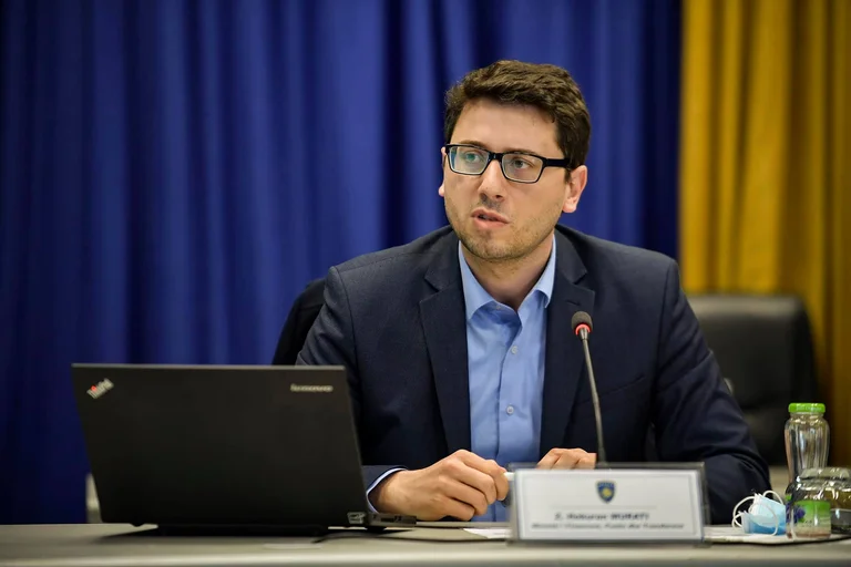 E turpshme: Ministri i Financave s’premton asnjë cent për protestuesit, i quan sindikatat “të kapura”