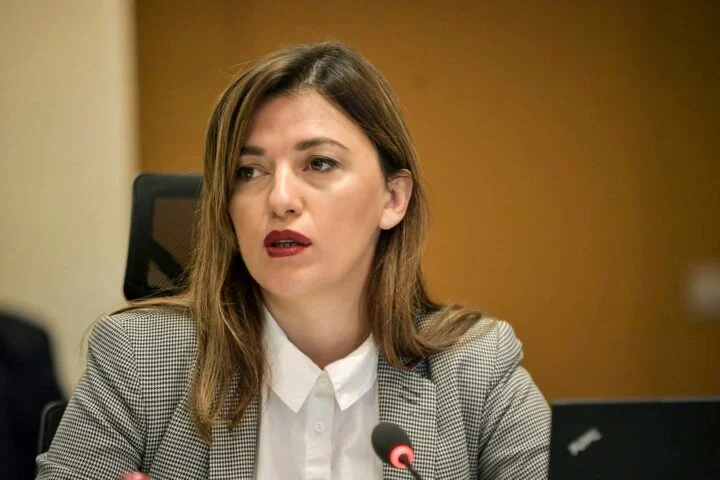 Prokuroria Speciale fton për intervistim Albulena Haxhiun lidhur me rastin e Astrit Deharit