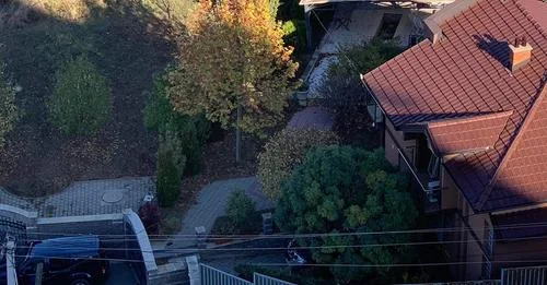 Para shtëpisë së Bashkim Smakajt, ku Specialja po kryen bastisje (Pamje)