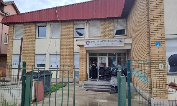 Policia dhe inspektorët e MASHT-it shkojnë tek çerdhja ku dyshohet se u rrah një trevjeçar, reagon ministrja Nagavci