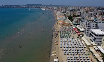 Shkoi për pushime, 75-vjeçari humb jetën në plazhin e Orikumit