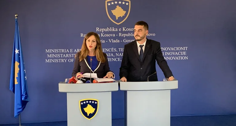 Zëvendësi i Nagavcit për librat shkollor: Çmimet e librave do të jenë të shtypura në kopertina, aplikimi përmes e-Kosova