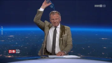 Për shkak të vapës, moderatori austriak lag veten live