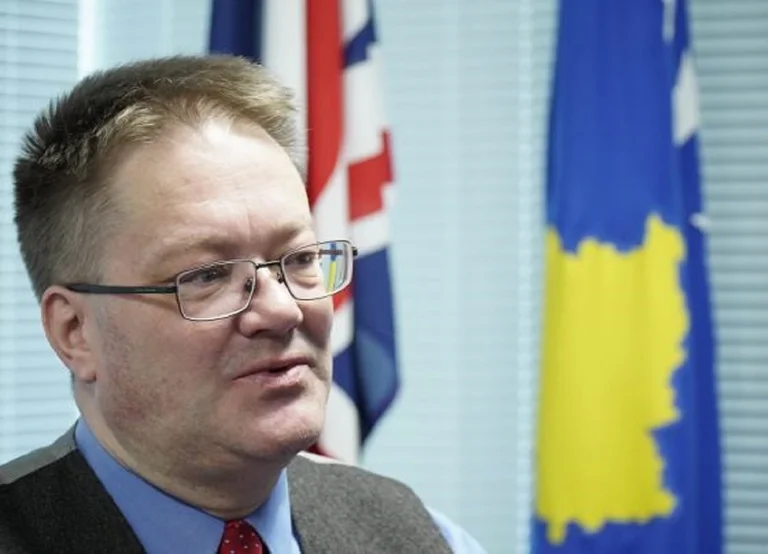 Ambasadori britanik shumë i zhgënjyer me gjuhën e deputetëve ndaj LGBTI dhe mos kalimin e Kodit Civil