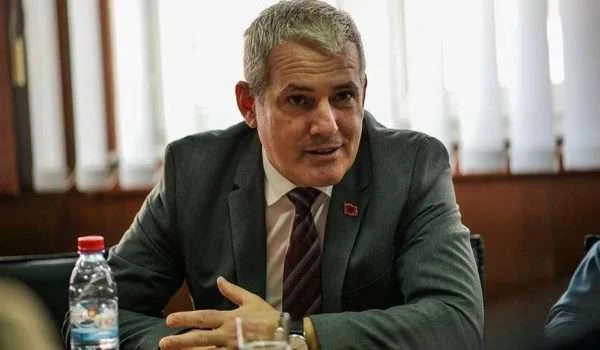 Sveçla me gjest shembullor, nuk vepron si Tomë Gashi: Mbron shitësin ambulant pas sulmit fizik