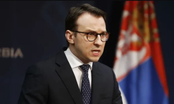 Petkoviq i reagon Kurtit pas deklaratës për targat