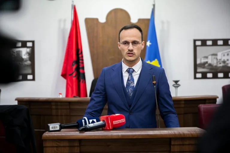 Komuna Gjilanit ka shkelur ligjin më dy këmbët, lidhi kontratë me UBT-në pa përfillur procedurat ligjore