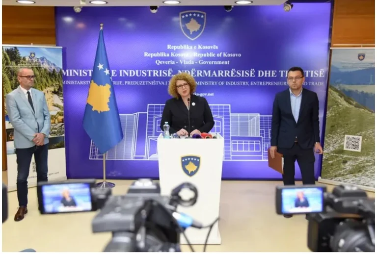Komunikata e ministrisësë së Rozeta Hajdarit: Propaganda e VV-së nuk kalon